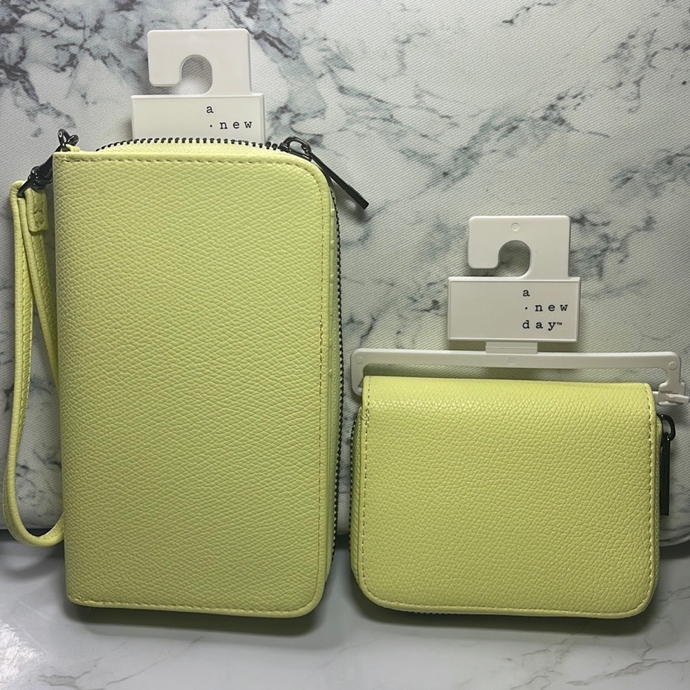 Woman’s Matching Wallets Pastel Yellow (NEW)
